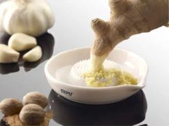 Gefu Puro Gemberrasp Keramiek Wit -Keuken Benodigdheden Winkel 35370 gefu ingwerreibe puro 02 600x600 1